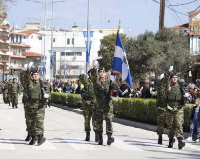 Συγκίνηση στη παρέλαση της 25ης Μαρτίου στην Κομοτηνή 
