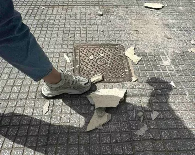 Κομοτηνή: Σοβάς από μπαλκόνι έπεσε δίπλα σε φοιτήτρια