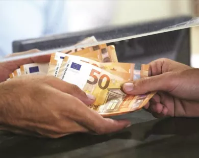 Υπ. Οικονομικών: Σε ισχύ από τα οικονομικά μέτρα – Καταβάλλονται 250 ευρώ σε χαμηλοσυνταξιούχους