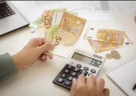 Εργατολόγος για το «ξεπάγωμα» των τριετιών το 2024