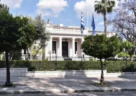 Προς την Κυβέρνηση: Αφήστε λοιπόν  τα δημοσιονομικίστικα λογύδρια