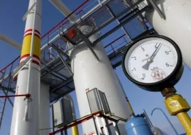 Κάτω από τα 100 δολάρια το πετρέλαιο - Πτώση 20% στην τιμή του ευρωπαϊκού αερίου