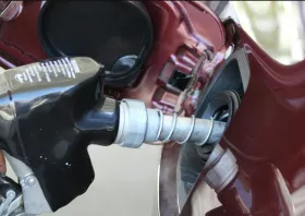 Επιδότηση στο diesel: Πότε θα δουν οι οδηγοί τις χαμηλότερες τιμές στα πρατήρια