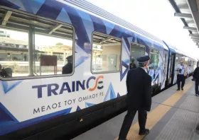 ΤΡΑΙΝΟΣΕ: Ξαφνικά μας έκανε τα τέσσερα… δύο!