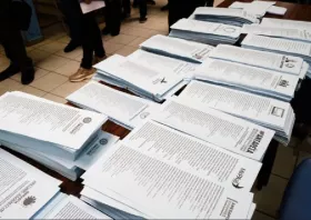 Τα 50 κόμματα που δήλωσαν συμμετοχή στον Άρειο Πάγο
