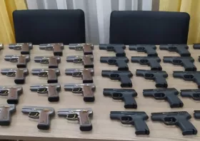 Αλλοδαποί επιχείρησαν να μπουν στην Ελλάδα με 45 πιστόλια
