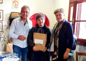 Δωρεά παιδικών  βιβλίων για το  νηπιαγωγείο Κοσμίου 
