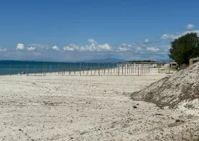 Ξεκίνησε  το στήσιμο των beach bar στο Φανάρι