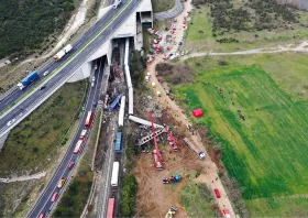 Σιδηροδρομική τραγωδία στα Τέμπη:  Πίσω και μπροστά από κάθε εθνική  συμφορά βρίσκονται πάντα οι πολιτικοί