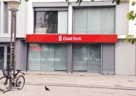 Ακίνητα στην πρωτεύουσα του Έβρου υποθηκευμένα στην τουρκική τράπεζα Ziraat – Η Κυβέρνηση υπόσχεται «φρένο» σε «σκιώδεις» αγορές ακινήτων στη Θράκη