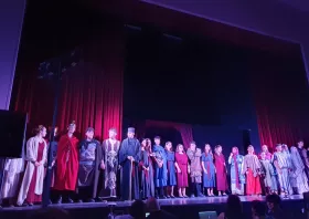 Συνεργάστηκαν επί σκηνής μικροί μαθητές 1ου & 2ου Γυμνασίου Κομοτηνής