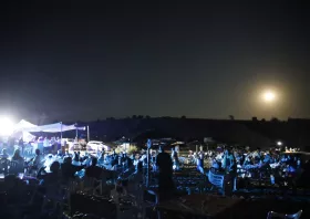Διασκέδαση κάτω από την πανσέληνο στη Μολυβωτή