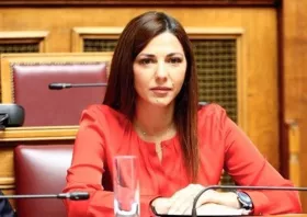 Σοφία Ζαχαράκη στον «Χ»:  Να με κρίνετε με τις πράξεις μου για τη στήριξη στο Δημοκρίτειο Πανεπιστήμιο Θράκης