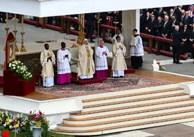 Πάπας Λέων: Με επέλεξαν χωρίς να έχω καμία αξία, είμαι αδελφός και υπηρέτης σας