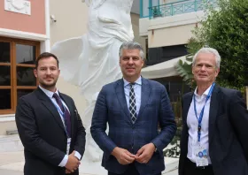 Στην Περιφέρεια ΑΜΘ πολυπληθής αποστολή ακολούθων ξένων κρατών