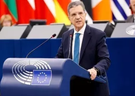 Δασμούς 10€ ανά δέμα στα ασιατικά  προϊόντα, ζητάει ο Γιώργος Αυτιάς