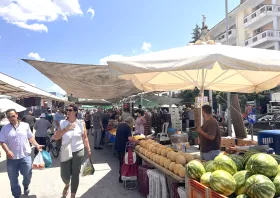 Ζωντανή κόντρα σε ακρίβεια  και παράνομους πάγκους  η Λαϊκή Αγορά Κομοτηνής