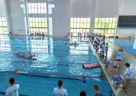 Κολυμβητές Δημοτικού γέμισε το πανεπιστημιακό κολυμβητήριο