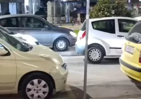 (Βίντεο) Κομοτηνή – Οδηγοί προσπερνούν ανεβαίνοντας σε πεζοδρόμιο