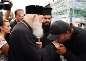 Στο πλευρό του Πάνου Ρούτσι ο Αρχιεπίσκοπος Ιερώνυμος – «Ήρθα να δω έναν άνθρωπο που υποφέρει»