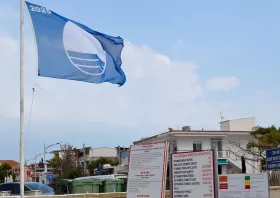 Τρεις γαλάζιες σημαίες στις ακτές του Δήμου Κομοτηνής φέτος