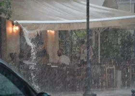 Έκτακτο δελτίο ΕΜΥ: Έρχονται ισχυρές καταιγίδες – Ποιες περιοχές θα επηρεαστούν