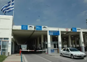 Σύλληψη αλλοδαπού στους Κήπους για κλοπές και παράνομη είσοδο