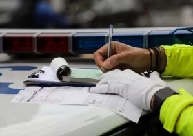 ΑΜΘ: 73 κλήσεις για μη χρήση κράνους σε μοτοσικλέτες και ηλεκτρικά πατίνια