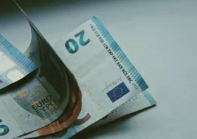 Τι ώρα οι αιτήσεις για το επίδομα 100 ευρώ σε ιδιωτικούς υπαλλήλους