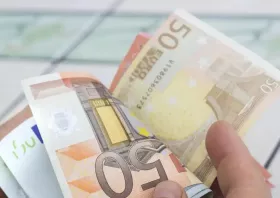 Προπληρωμένες κάρτες επιδομάτων: Στις 27 Νοεμβρίου η κλήρωση για 8.500 δικαιούχους που θα λάβουν 1.000 ευρώ έκαστος