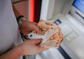 Φορολοταρία Φεβρουαρίου: Έγινε η κλήρωση – Δείτε αν κερδίσατε έως και 50.000 ευρώ