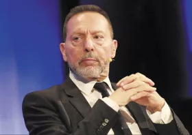Γ. Στουρνάρας: Θα χρεοκοπήσουμε αν αυξήσουμε μισθούς χωρίς αντίκρισμα παραγωγικότητας
