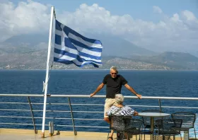 Πώς πρέπει να αντιμετωπίσει η Ελλάδα τη μείωση του πληθυσμού της; - Το αφιέρωμα του BBC