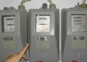 Έκλεβε ρεύμα για το σπίτι της αλλά το μετάνιωσε