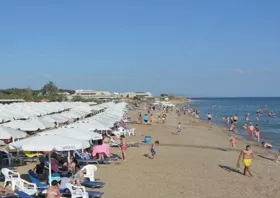 Διαμαρτυρίες για "κατάληψη" της Δημοτικής Πλαζ Αλεξανδρούπολης, από ξένους