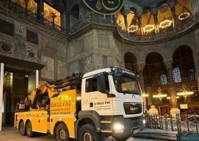 Κωνσταντινούπολη: Αντιδράσεις για τα φορτηγά μέσα στην Αγία Σοφία