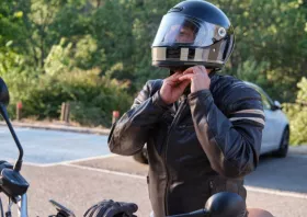 ΑΜΘ: Συνεχίζεται το «σαφάρι» ελέγχων για μη χρήση κράνους