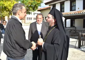 Στην «Παναγία» της Κομοτηνής ξεναγήθηκε και προσκύνησε ο πρωθυπουργός