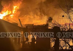 Ολοσχερώς κάηκαν δύο σπίτια στο Λύκειο – ΒΙΝΤΕΟ