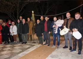 Μεσοχώρι: Χοροί, γλυκίσματα και χριστουγεννιάτικες μελωδίες στο χωριό