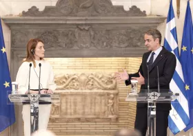 Μητσοτάκης - Μετσόλα: «Δίκαιη και βιώσιμη ειρήνη για την Ουκρανία»