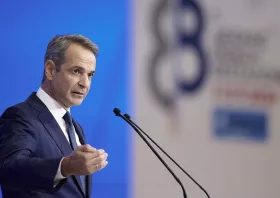 Μείωση φόρων στη μεσαία τάξη: Τα μέτρα που «κλείδωσαν» για τη ΔΕΘ και όσα παραμένουν στο τραπέζιΘα αφορά τα εισοδήματα του 2026 με λιγότερη παρακράτηση από τη μισθοδοσία του Ιανουαρίου - Νέες κλίμακες και συντελεστές για εισοδήματα έως 50.000 ευρώ - Μειώσ