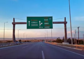 Αναδιπλούμενα μαχαίρια, γκλοπ και κοκαΐνη στην Εγνατία Οδό
