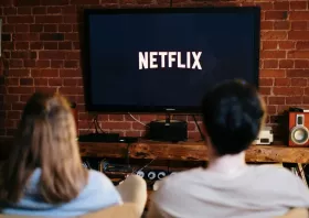 Netflix: Αύξησε ξαφνικά τις τιμές στην Ελλάδα - Ο νέος τιμοκατάλογος για τους συνδρομητές