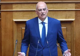 Δένδιας: Οι ΕΔ διέθεταν μία ολόκληρη πολυκατοικία σε έναν αξιωματικό – 800.000€ οι απώλειες των εσόδων