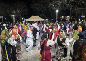 Η παραδοσιακή Αποκριά αναβίωσε στο κέντρο της Κομοτηνής – ΒΙΝΤΕΟ
