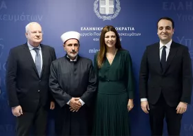 Το ΠΑΣΟΚ-ΚΙΝΑΛ καταδικάζει τις νέες επιθέσεις σε βάρος του Ιλχάν ΑχμέτΣυνεχίζεται ο «πόλεμος» σε βάρος του βουλευτή Ροδόπης, αυτή τη φορά με αφορμή την παρουσία του στην ορκωμοσία του νόμιμου Μουφτή Διδυμοτείχου