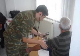 Στρατιωτικό ιατρικό κλιμάκιο στο χωριό Πλαγιά