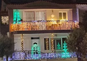Σπίτι στην Εκτενεπόλ στολίστηκε με μεράκι για τα Χριστούγεννα