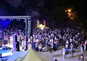 Με Κωνσταντίνο Βήτα πλάι στο κύμα άνοιξε η αυλαία του Φεστιβάλ Φιλίππων